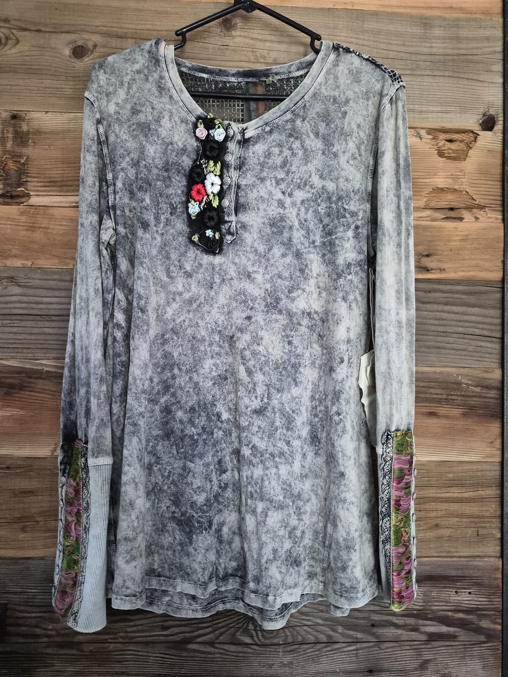 NWT ARATTA Washed Gray Long Sleeve Top with Floral Appliqué